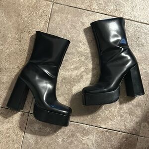 Black Heeled Boots for Women